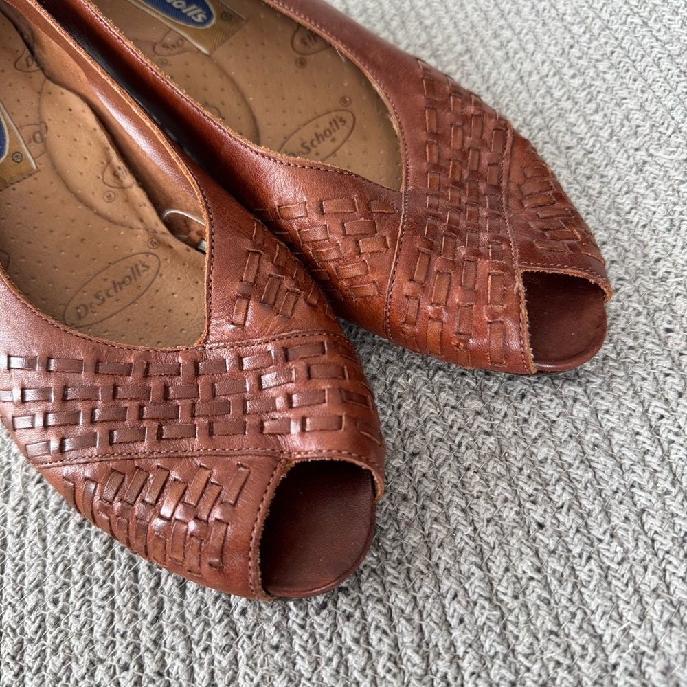 Vintage Dr. Scholls Cognac Brown Woven Leather Peep Toe Kitten Heels Dress Shoes - Picture 9 of 10